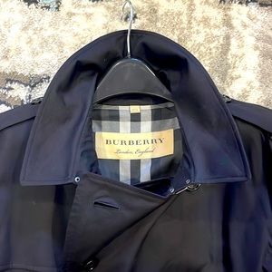 Burberry Kensington Heritage Trench Coat Mid-Length